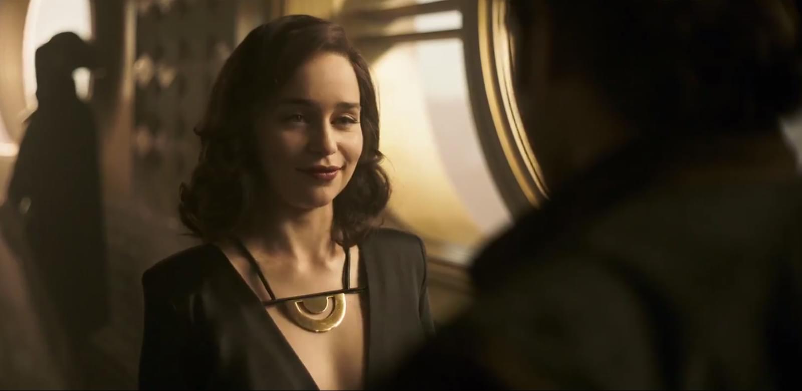 Emilia Clarke est Qi'ra dans Solo : A Star Wars Story